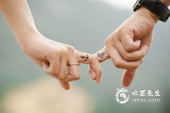 傷官格女命的正緣是誰(shuí)？為什么要晚婚？